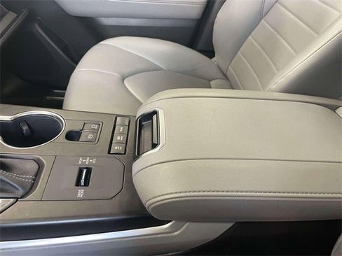 Certified 2022 Toyota Highlander XLE image 36