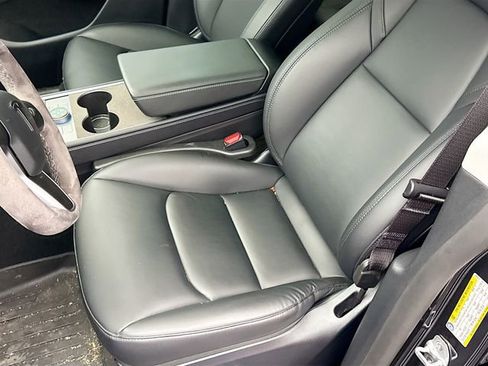 Used 2024 Tesla Model Y Long Range image 18