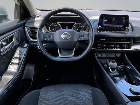 Used 2025 Nissan Rogue SV AWD/4WD image 8
