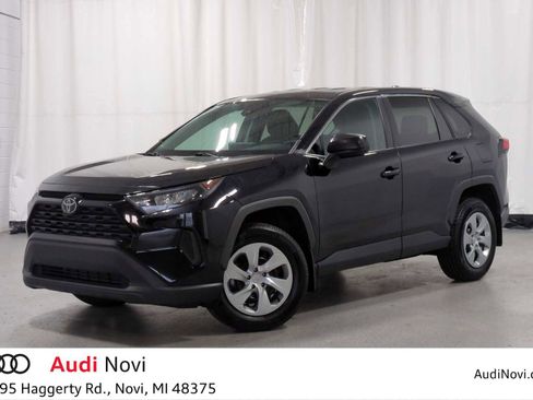 Used 2022 Toyota RAV4 LE image 1