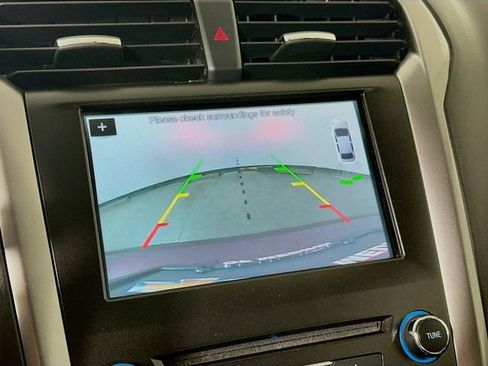 Used 2018 Ford Fusion SE w/ Fusion SE Technology Package image 15