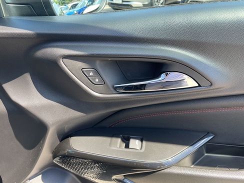Used 2025 Chevrolet Trax RS FWD image 26