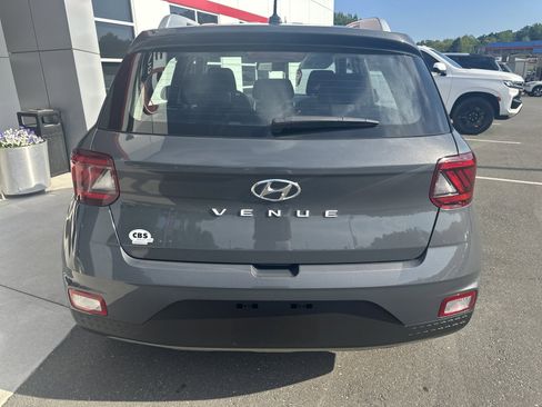 Used 2025 Hyundai Venue SEL FWD image 6