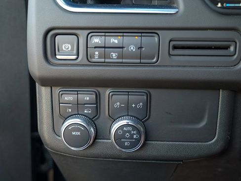 Used 2024 GMC Yukon XL SLT w/ SLT Premium Package AWD/4WD image 46