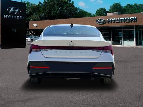 New 2025 Hyundai Elantra SE image 6