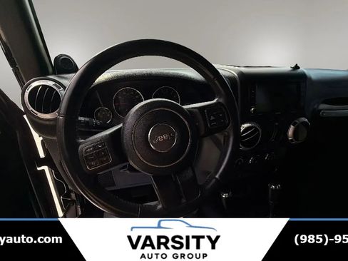 Used 2013 Jeep Wrangler Unlimited Sahara w/ Connectivity Group AWD/4WD image 12