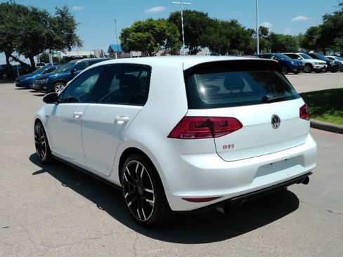 Used 2017 Volkswagen GTI SE FWD image 11