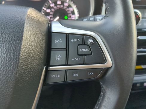 Used 2024 Toyota Highlander XLE image 20