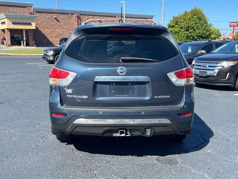 Used 2016 Nissan Pathfinder Platinum w/ Family Entertainment Package FWD image 8