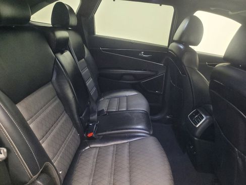 Used 2019 Kia Sorento SX FWD image 19