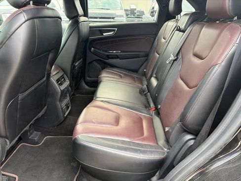 Used 2020 Ford Edge Titanium w/ Equipment Group 301A AWD/4WD image 17