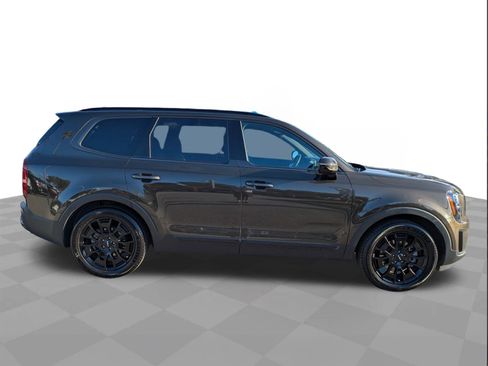 Used 2022 Kia Telluride SX w/ SX Prestige Package image 3