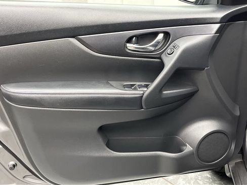 Used 2019 Nissan Rogue SV AWD/4WD image 6