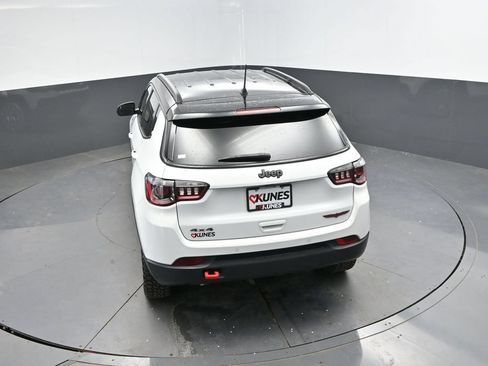 Used 2025 Jeep Compass Trailhawk AWD/4WD image 31