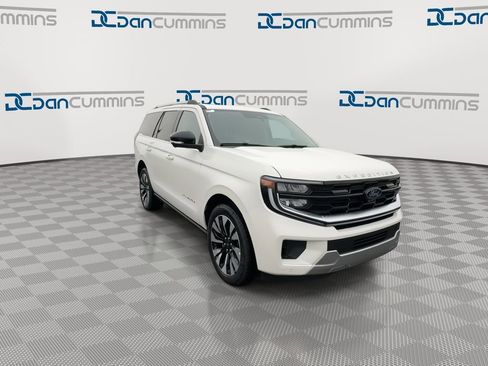 New 2026 Ford Expedition Platinum image 3