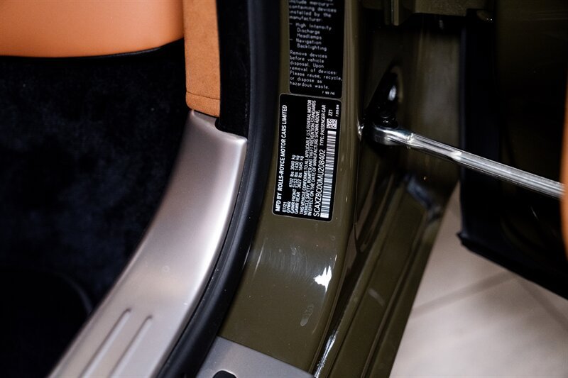 Used 2021 Rolls-Royce Dawn RWD image 33