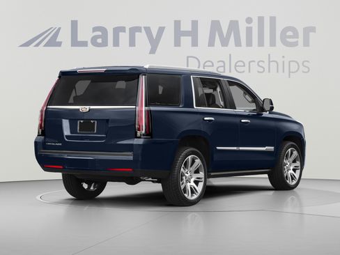 Used 2017 Cadillac Escalade Premium Luxury AWD/4WD image 2