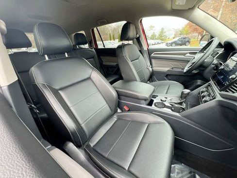 Certified 2022 Volkswagen Atlas SE w/ Black Wheel Package image 24
