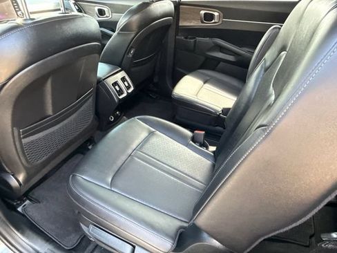 Used 2022 Kia Sorento EX FWD image 16