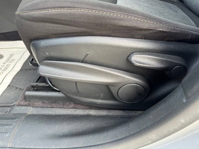 Used 2017 Jeep Cherokee Sport FWD image 22