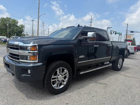Used 2018 Chevrolet Silverado 2500 High Country w/ Duramax Plus Package AWD/4WD image 5