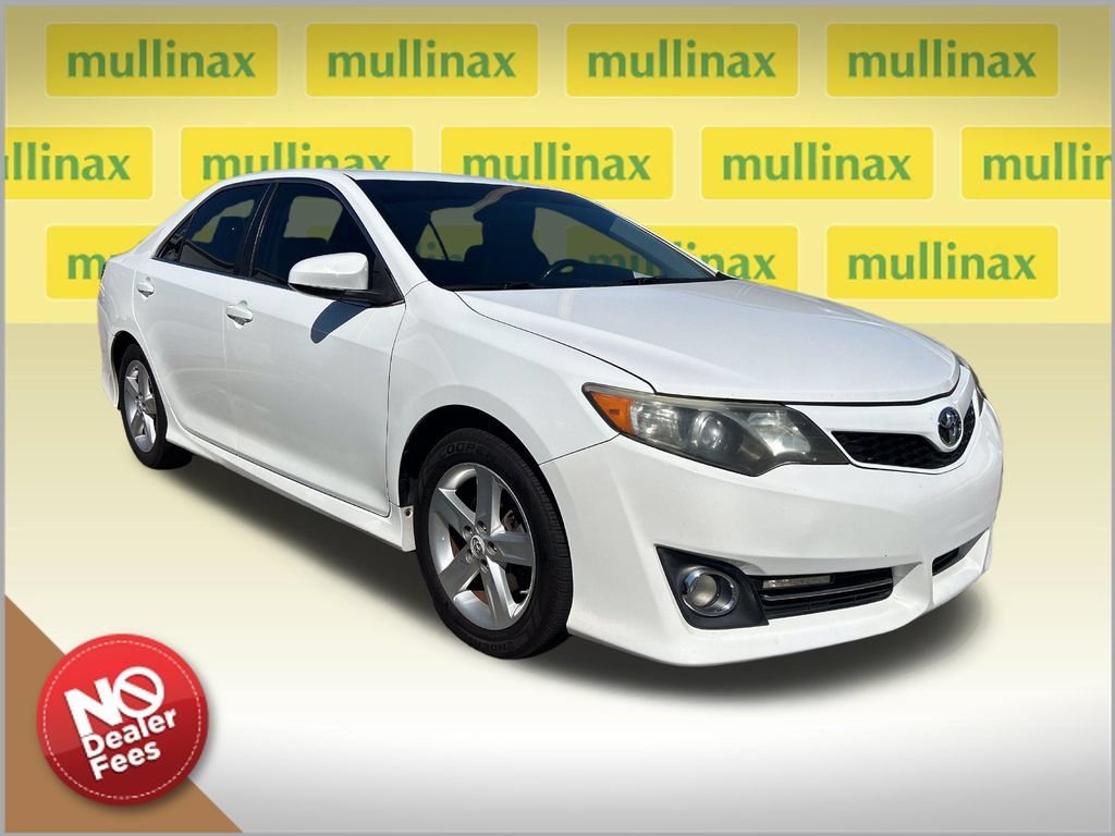Used 2012 Toyota Camry SE FWD image 1