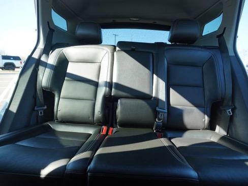 Used 2023 GMC Terrain SLT image 32