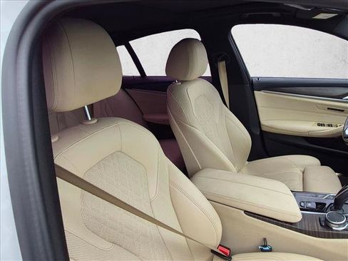 Used 2021 BMW 530i w/ Premium Package RWD image 17