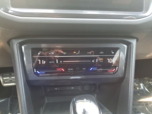 Certified 2023 Volkswagen Tiguan SE R-Line FWD image 21