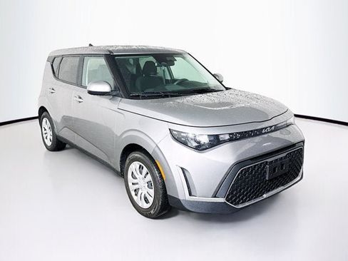 Certified 2023 Kia Soul LX FWD image 3