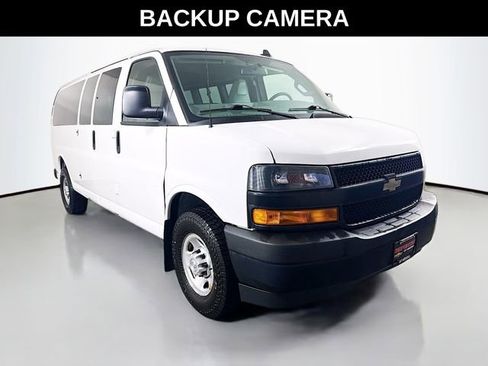 Used 2019 Chevrolet Express 3500 LS RWD image 2
