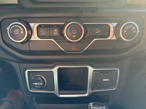 Used 2018 Jeep Wrangler Unlimited Sport image 28