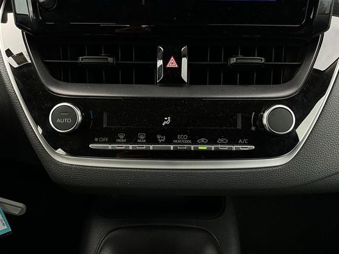 Used 2025 Toyota Corolla LE image 24