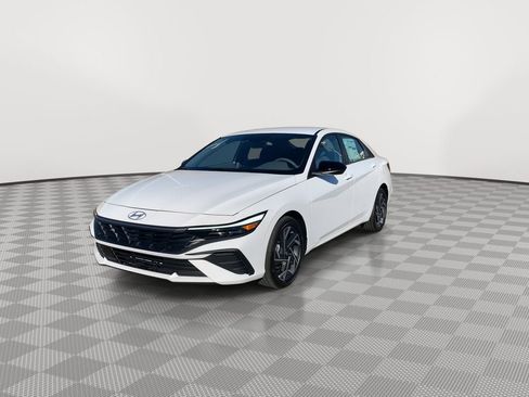 New 2025 Hyundai Elantra SEL image 4
