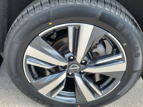 Used 2023 Nissan Rogue SL AWD/4WD image 9