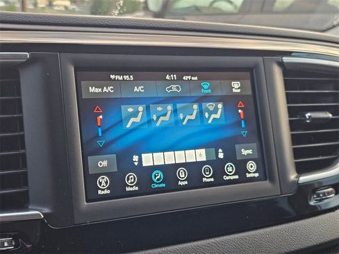 Used 2021 Chrysler Voyager L image 21