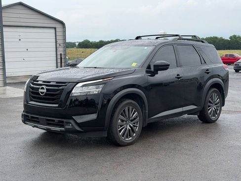 Used 2024 Nissan Pathfinder SL w/ SL Premium Package FWD image 9