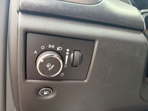 Used 2018 Jeep Grand Cherokee Altitude AWD/4WD image 17