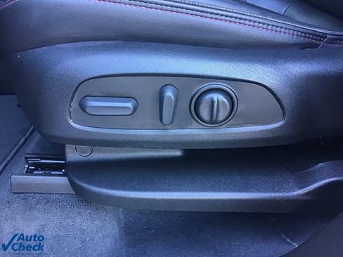 Used 2023 Chevrolet Traverse RS image 24