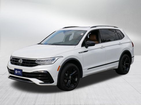 Used 2024 Volkswagen Tiguan SE R-Line AWD/4WD image 3