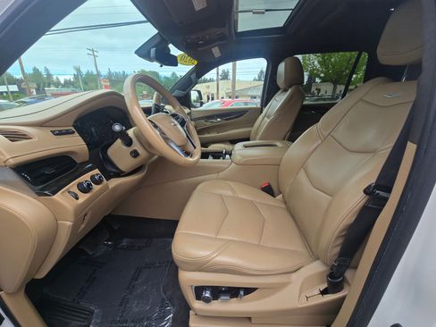 Used 2020 Cadillac Escalade Platinum AWD/4WD image 21