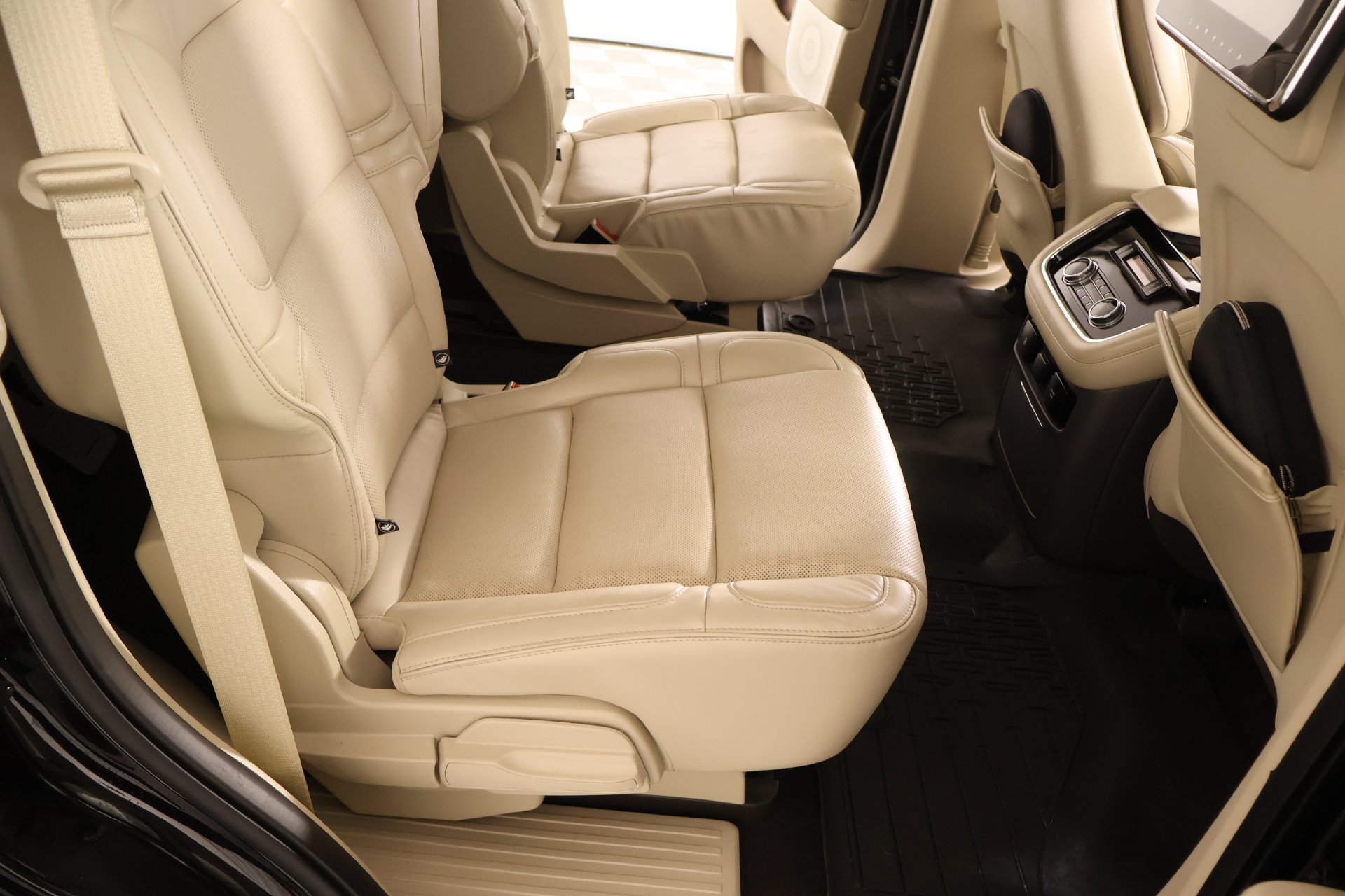 Used 2019 Lincoln Navigator Reserve w/ Cargo Package AWD/4WD image 16