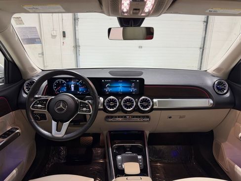Used 2022 Mercedes-Benz GLB 250 4MATIC w/ Premium Package Lite image 37