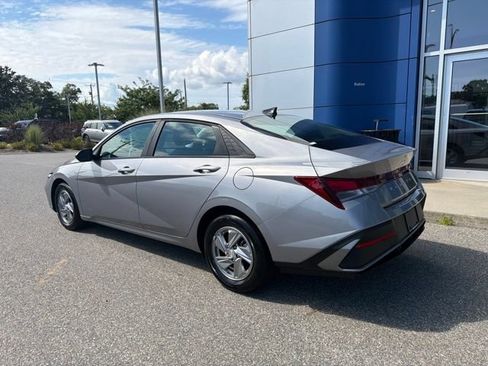 Certified 2026 Hyundai Elantra SE FWD image 3