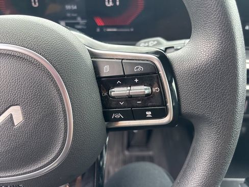 Used 2025 Kia Sorento LX FWD image 21