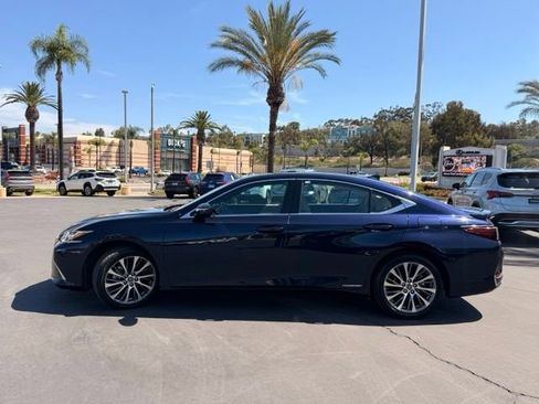 Used 2021 Lexus ES 300h w/ Premium Package FWD image 3