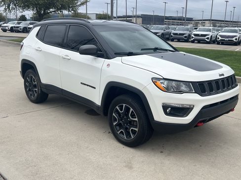 Used 2019 Jeep Compass Trailhawk image 2