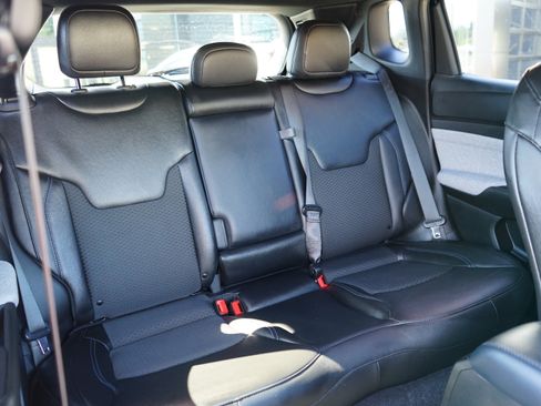 Used 2025 Jeep Compass Latitude image 19