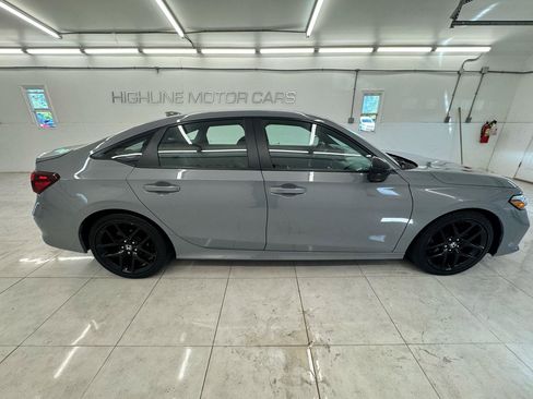 Used 2025 Honda Civic Sport image 4