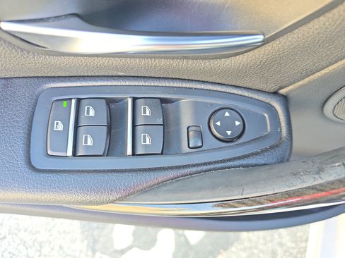 Used 2017 BMW 320i xDrive Sedan AWD/4WD image 25